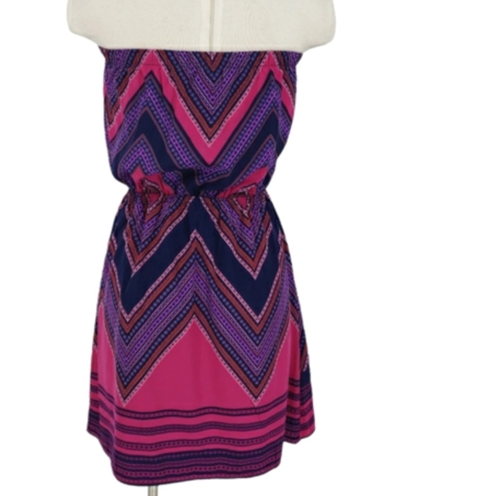 Express gently worn sz S strapless lined chevron dress with split enclosed front